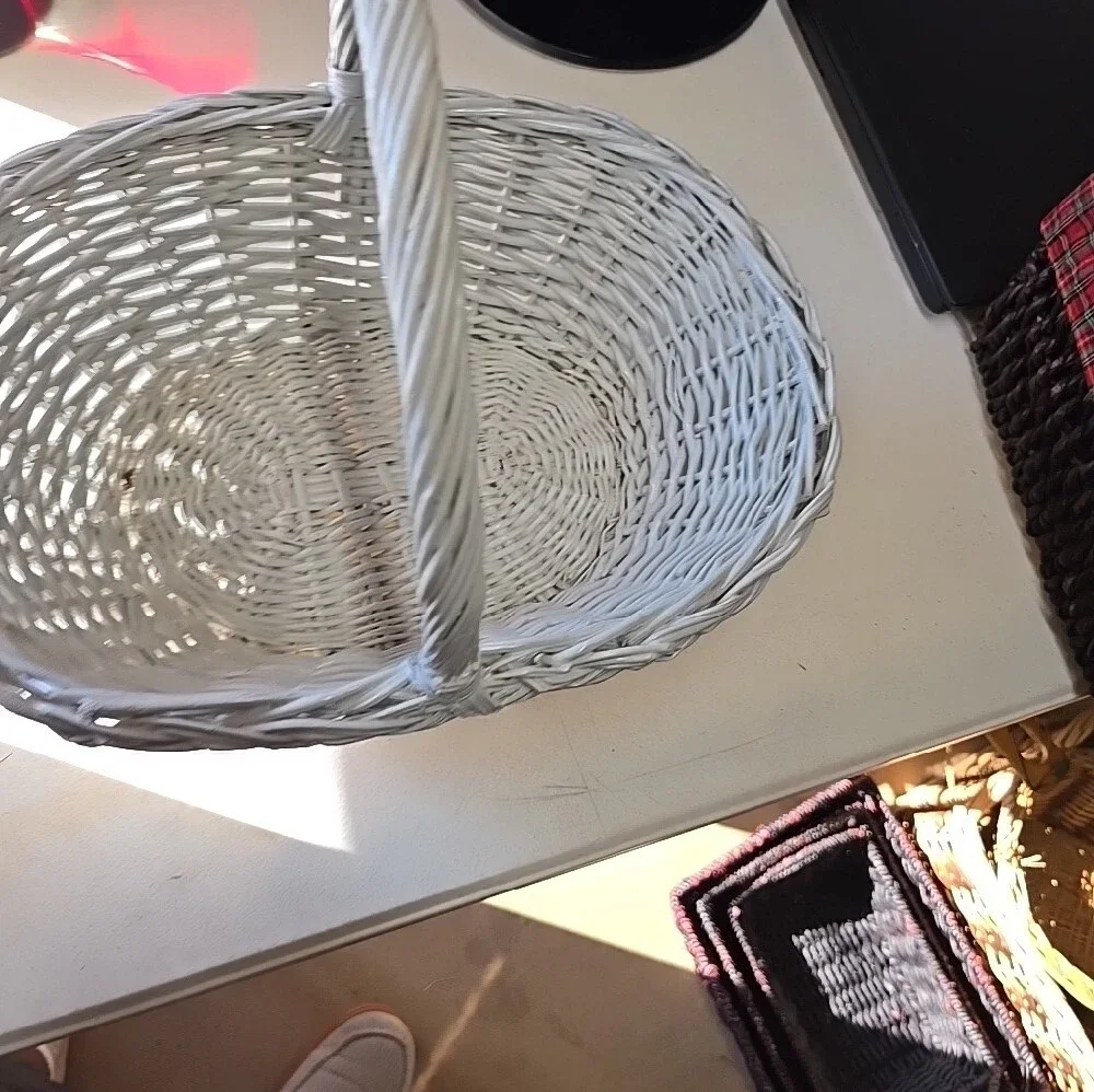 Vtg.White Wicker Handled Basket -(226)